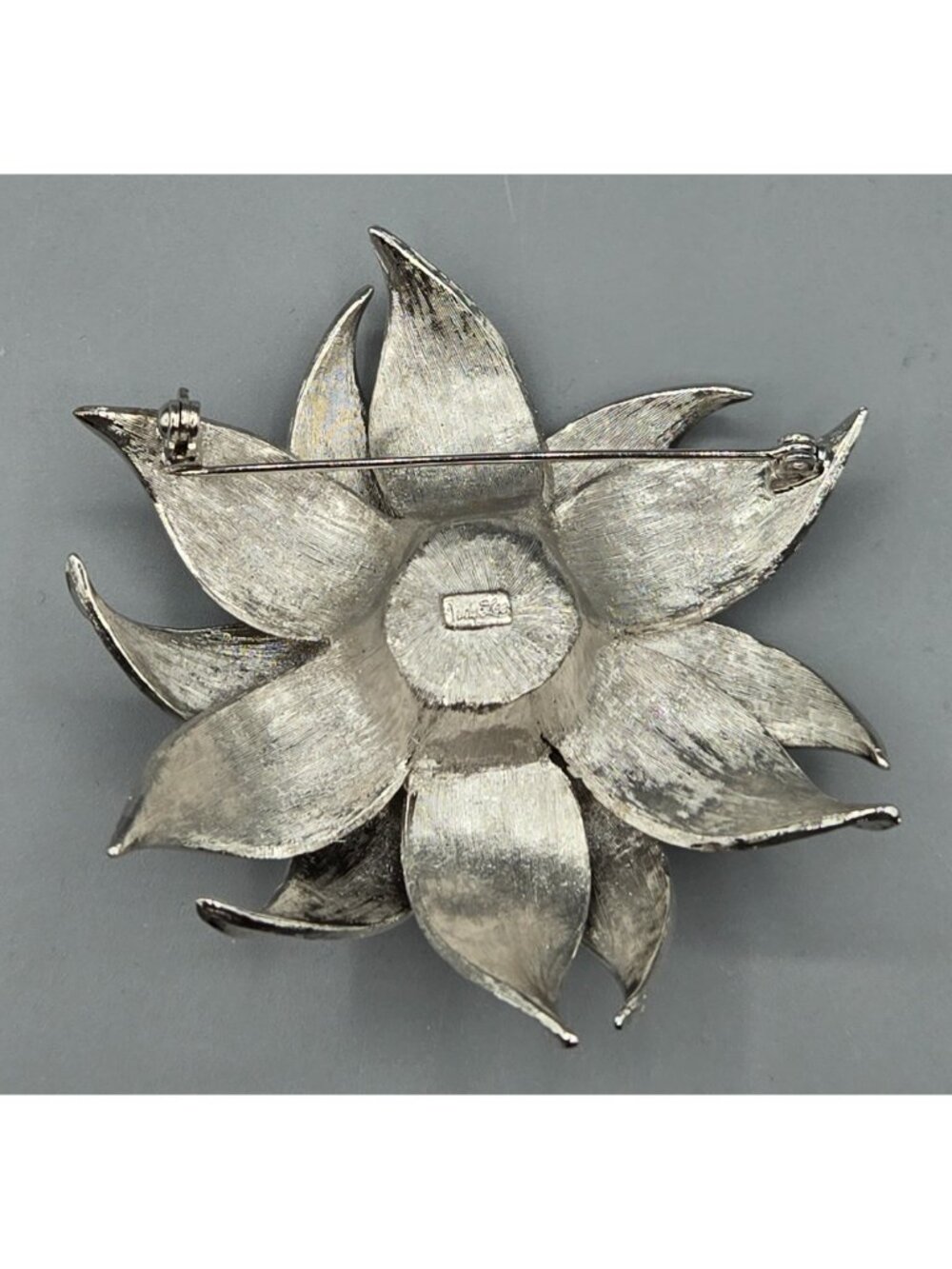 Judy Lee Finely Detailed Silver Tone Flower Brooch Pin Faux Pearl Center Petals - Picture 2 of 4